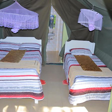 Rhino Tourist Camp Hotell Ololaimutiek Eksteriør bilde