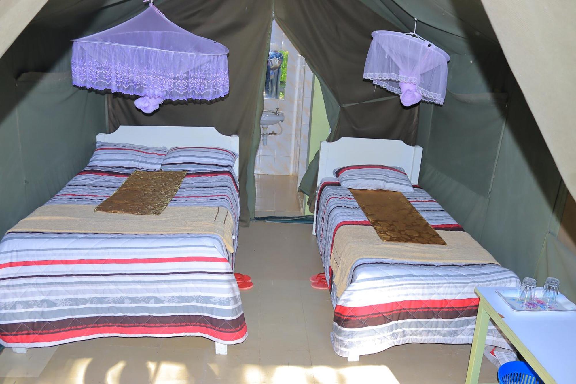 Rhino Tourist Camp Hotell Ololaimutiek Eksteriør bilde
