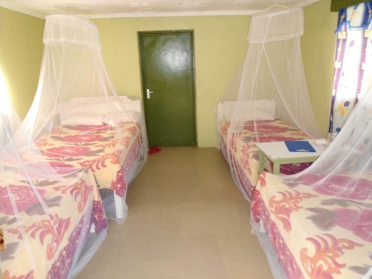 Rhino Tourist Camp Hotell Ololaimutiek Eksteriør bilde