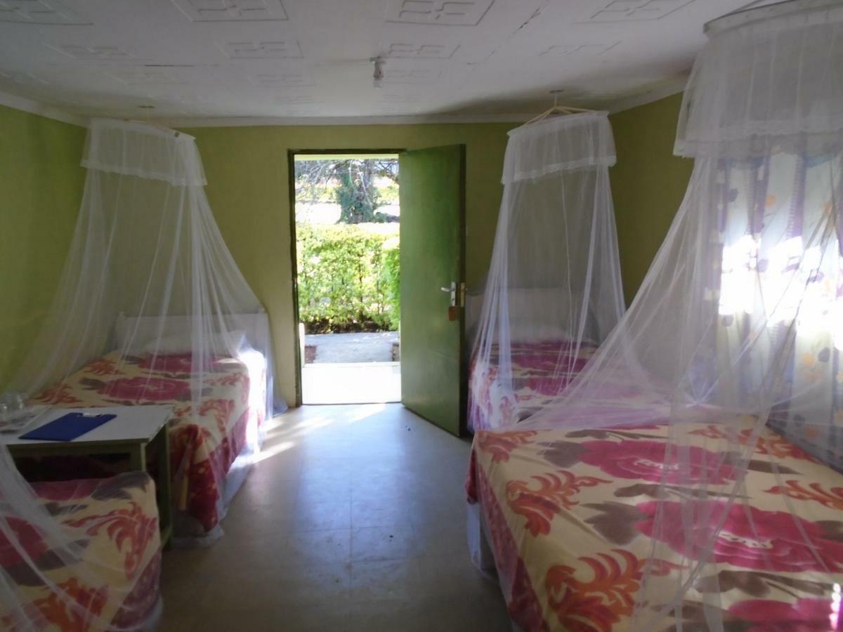 Rhino Tourist Camp Hotell Ololaimutiek Eksteriør bilde